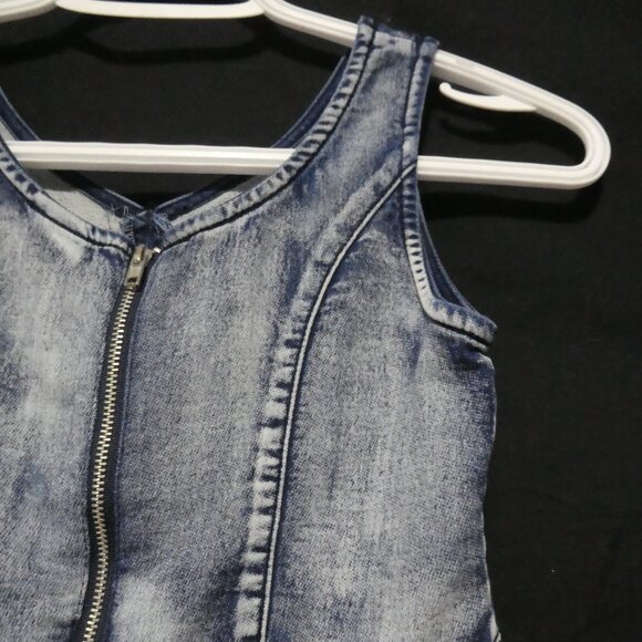 GUESS KIDS | small (7/8) girls | Denim Dress | Zip-Up Back Closure - Picture 12 of 16